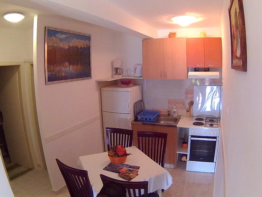 Apartments Ivana I Darko Omis Exterior photo